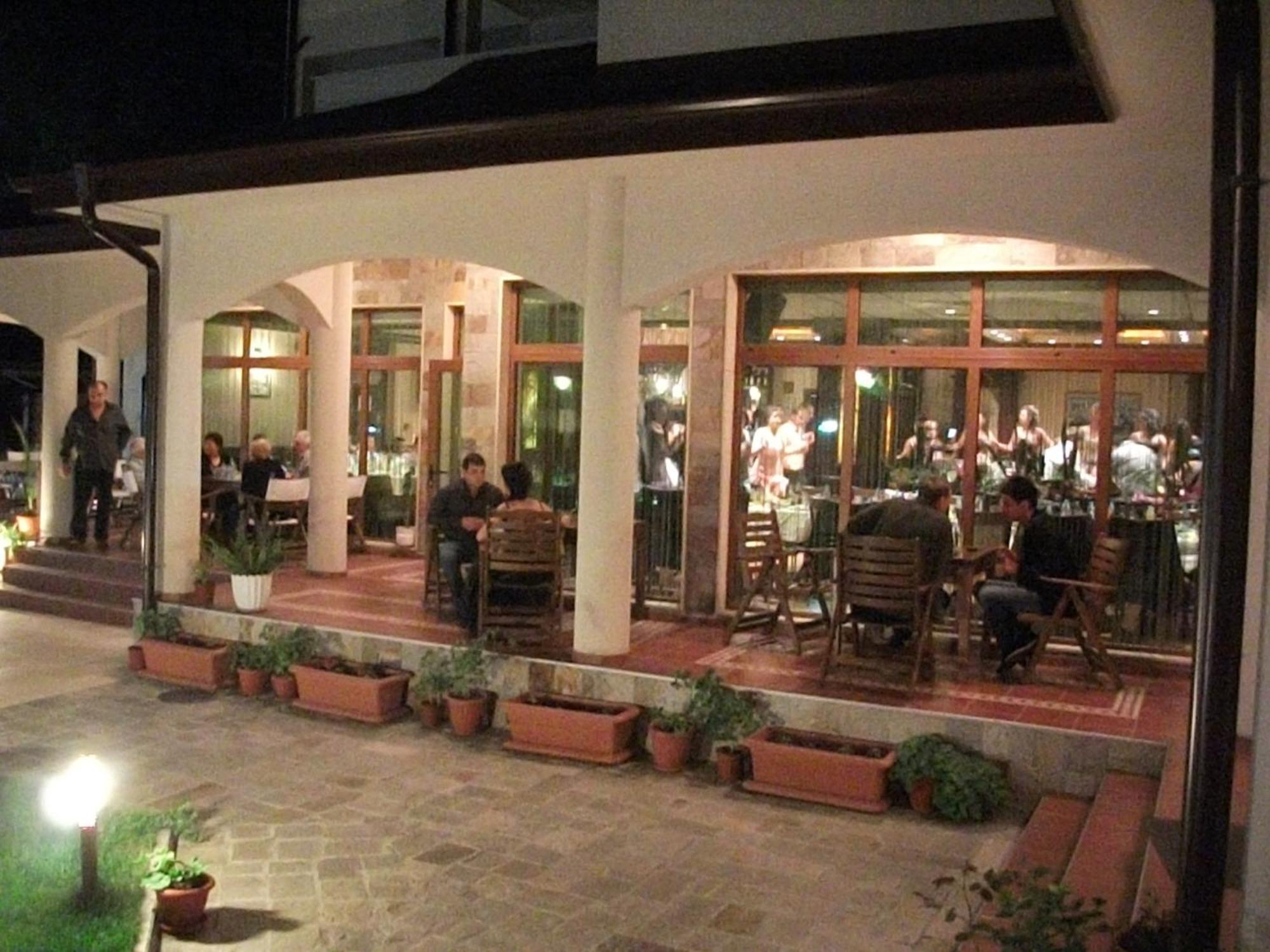 Hotel Park Karnobat Εξωτερικό φωτογραφία
